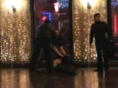 Трима ранени в меле пред казино заради момиче
