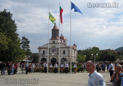 Обновен и модерен Карнобат посрещна Деня на Свети Йоан Богослов