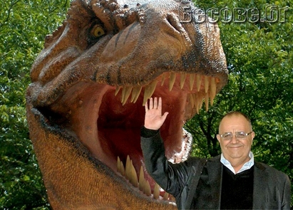 Божидар Димитров отглежда динозавър, уловен край кръчма в Созопол