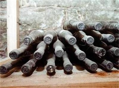Вино на 100 години извадиха от морето