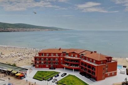 Депутати забравиха строежи на хотели и палати на брега на морето