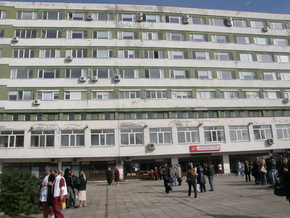 Пешеходец бере душа, вървял по банкета, шофьорът избягал