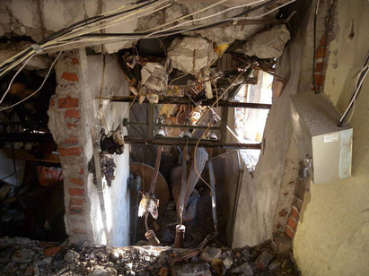 Това остана от домовете на Колеви и Димитрови след взрива от трафопоста (СНИМКИ)