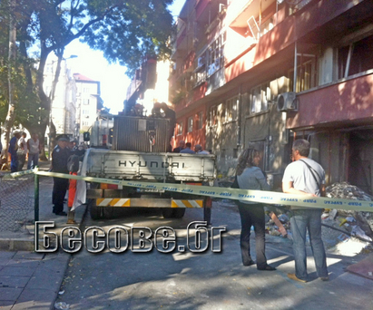 Извадиха трансформатора-бомба от разрушената сграда на ул. "Хан Крум"