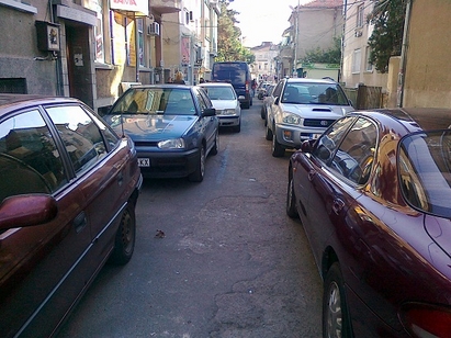 Синята зона блокира ул. „Отец Пасий”, бургазлии не стигат до домовете си
