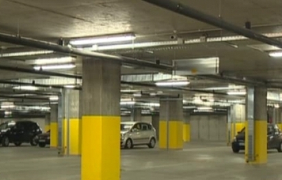Новите подземни паркинги в София стоят празни
