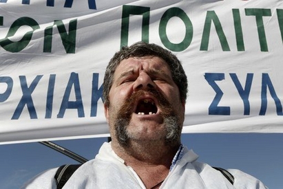 Гърците вдигат стачка заради Бюджет 2013