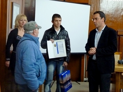 Кметът Николов поздрави младата надежда на бургаския бокс Ромен Асенов