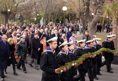 Гвардейци и военна полева кухня в центъра на Бургас за Никулден