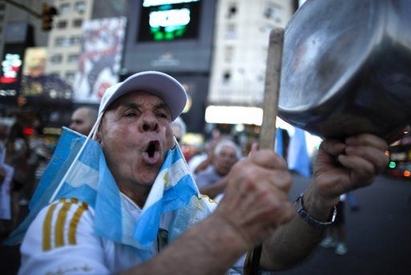 Революция на тенджерите започна в Аржентина