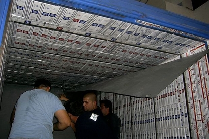 Спипаха контрабандни цигари за 3 млн. в ковчези