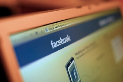 Осъдиха тийнейджъри за убийство заради Фейсбук