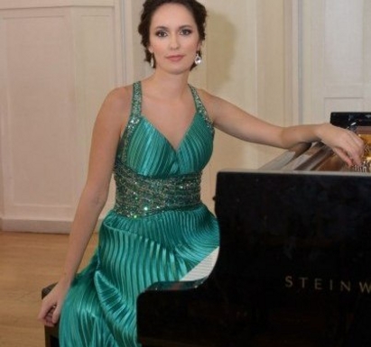 Виртуозната пианистка Анна Шелудько с концерт в Бургас