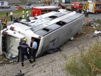 Зловещо: 40 деца убити в катастрофа с автобус