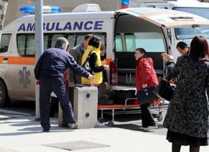 Гола македонска тинейджърка оцеля след скок от 4-ия етаж