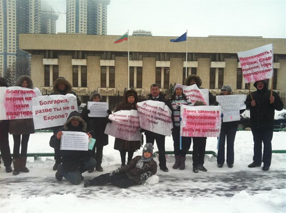 Стаматов платил 1,2 милиона евро на ДСК, измамените с нов протест в Москва