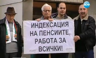Бивш учител протестира цяла година