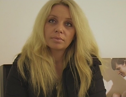Блондинката Валя от Бургас моли за бебе от затворник, осъден на 28 години
