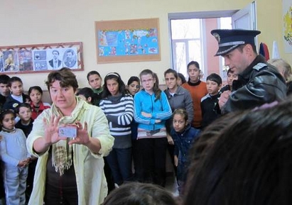 Цветелина Рандева води първото занятие по "Час на полицая" в Русокастро