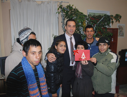 Дядо Коледа донесе 3 буса с подаръци за бургаските деца
