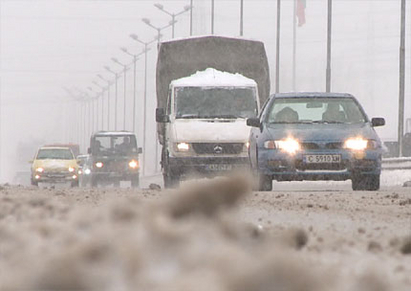 Магистралата до Карнобат още е затворена, пътищата са проходими при зимни условия