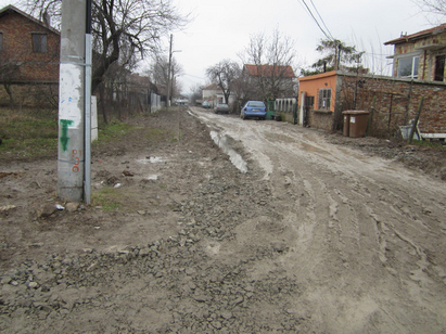 В созополското село Равна гора копаят и зариват бясно, за да вземат 7 млн.лв.