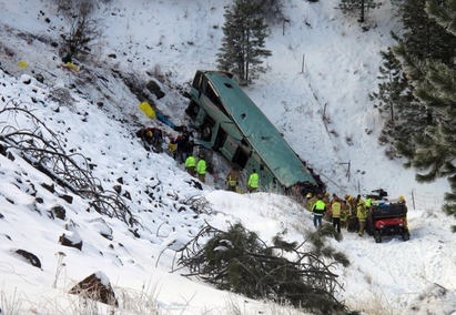 Автобус падна в пропаст, 9 загинали