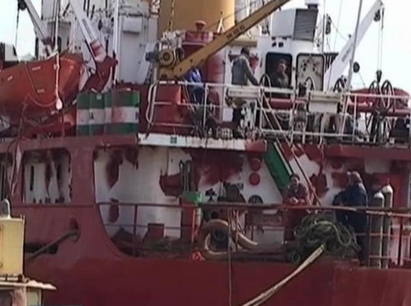 Тежък инцидент в Бургаски корабостроителници, метал се стовари върху работник