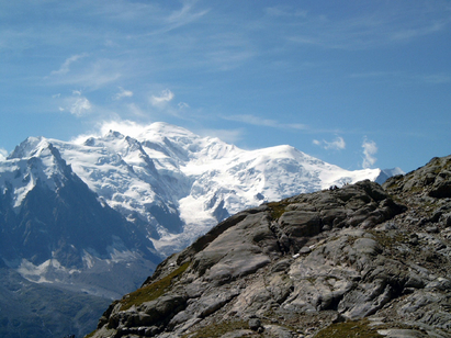 Шестима туристи загинаха с моторни шейни в Алпите