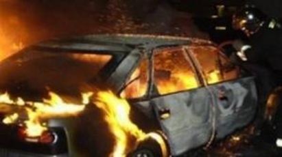 Десетки полицаи са ранени при размирици в Белфаст