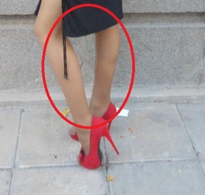 Излагация!  Дъщерята на Глория прави секси крака с Фотошоп