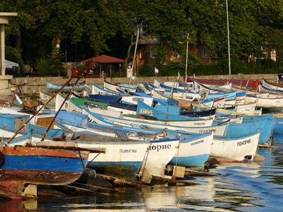 Разчистват счупените лодки в Поморие и Ахелой