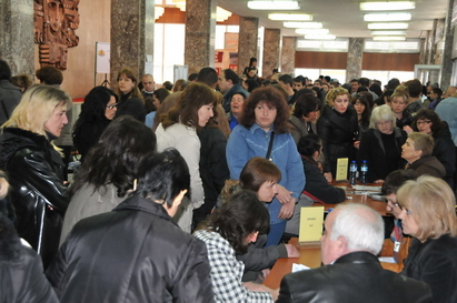 За всички 17 832 безработни в Бургаско: Търсят се спешно шивачи на шапки!
