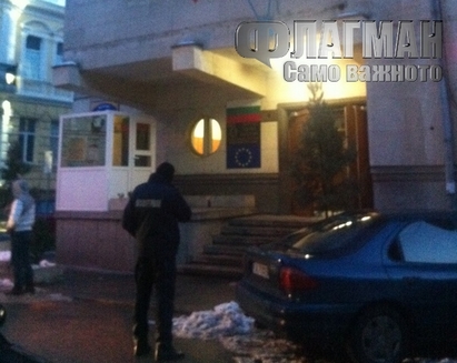 Задържаха телефонния терорист, затворил Бургаския съд днес