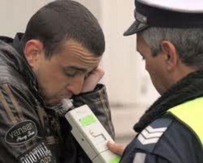 Роми нападнаха пияни българи, 50-годишен в болница с разбита глава
