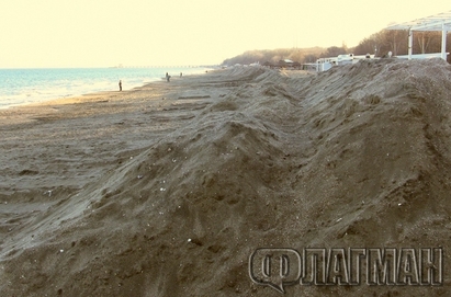 Атанас Атанасов: Дигите на Северния плаж защитават пясъчната ивица от бурното зимно море