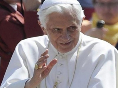Папата ще живее с четири монахини