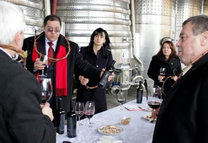 450 литра вино разляха от "Винекс Преслав" за Трифон Зарезан