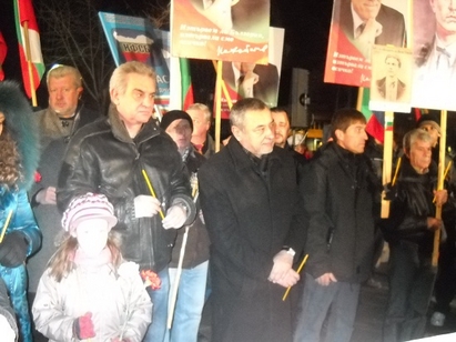 Десетки факли пламнаха в центъра на Бургас в памет на Левски