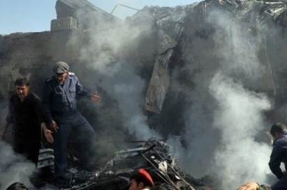 Военен самолет се разби в сграда в Йемен