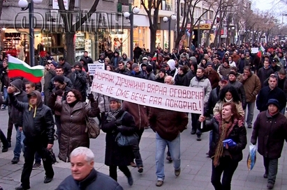 Бургас се отърси от политически речи, протестиращите правят граждански комитет (ВИДЕО ОТ ПРОТЕСТА)