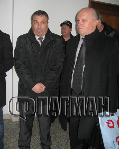 Съдът решава днес дали Николай Димитров остава на кметския стол