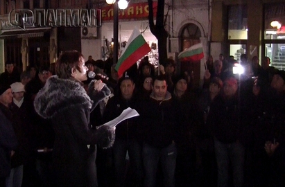 Комитетът на протестиращите събра 300 в Бургас, охраната падна