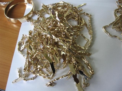 Kилограм злато извадиха от бикините на две пътнички митничарите в Свиленград