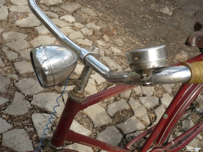 Изроди блъскаха бургазлия в главата заради колело „Балкан”