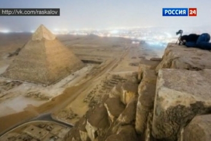Туристи покориха Хеопсовата пирамида (ВИДЕО)