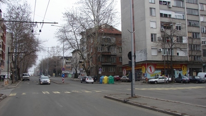 Забраняват паркирането пред образователния инспекторат в Бургас