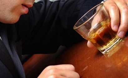Пиян багерист потроши ареста в Несебър, плаши със самоубийство
