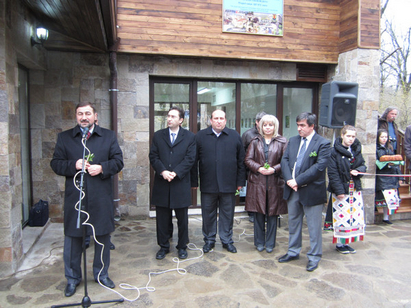 Бизнесът аплодира кмета на Община Средец, украсил местността Божура по европроект