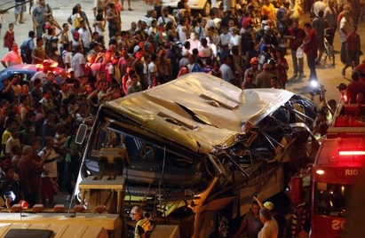 Автобус падна от мост в Бразилия, жертвите са най-малко седем